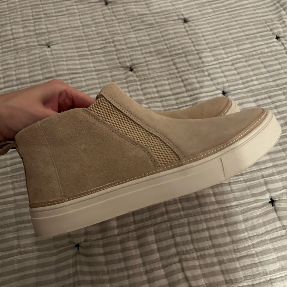 Tom’s ankle boots, worn once. No wear signs. Looks brand new.